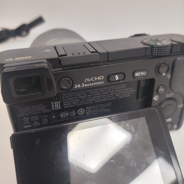 Камера SONY  a6000