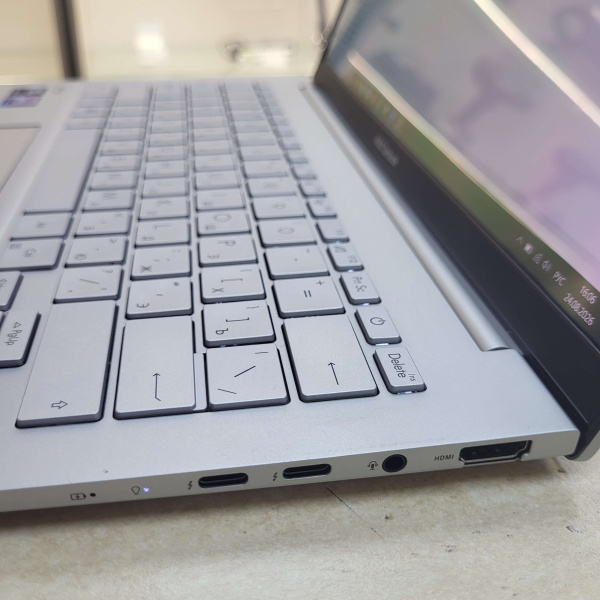 Ноутбук ASUS UX3405M 14,0"/  Intel Core Ultra 9 185H/ 32 Гб/ 512 Гб/