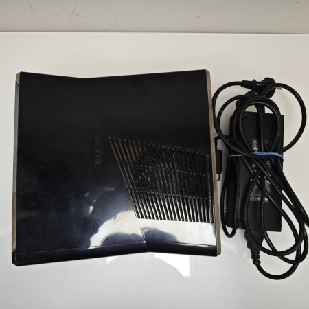 Игровая приставка XBOX 360s