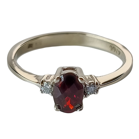 Кольцо из золота 750 пробы с бриллиантами и гранатом