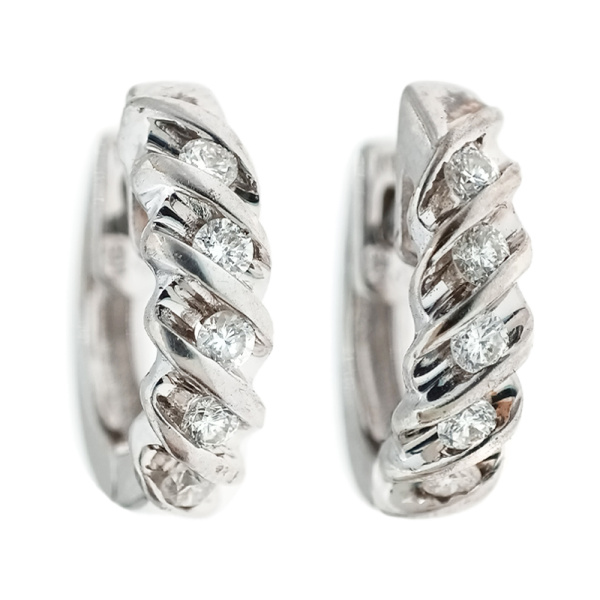 Серьги из золота 750 пробы с бриллиантами