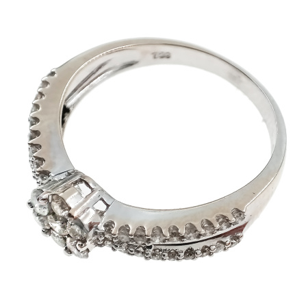 Кольцо из золота 750 пробы с бриллиантами