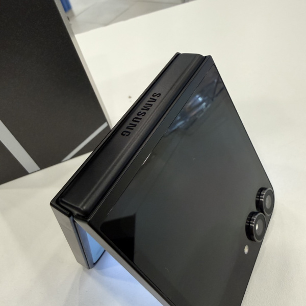 Мобильный телефон SAMSUNG Galaxy Z Flip 7 FE 8/128 гб