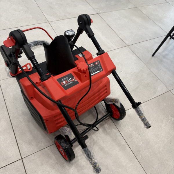 Снегоуборщик brait BST 2200YBL