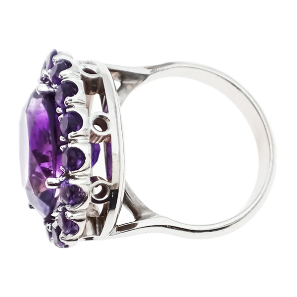 Кольцо из золота 750 пробы с аметистом