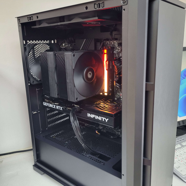 Системный блок Intel Core i7-12700KF/ 64 Гб/ SSD 2 Тб/ GeForce RTX 5070 12 Гб