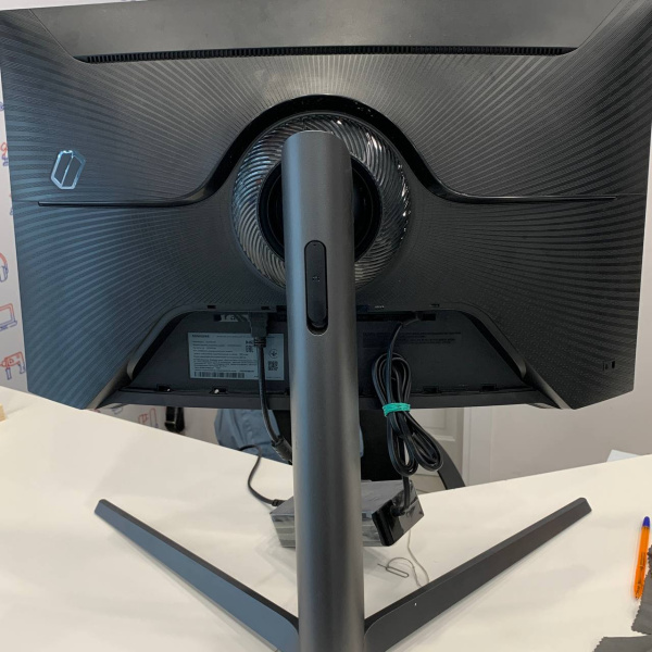 Монитор SAMSUNG 27G7 27,0" 240 гц