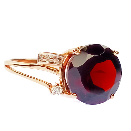 Кольцо из золота 585 пробы с гранатом и фианитом