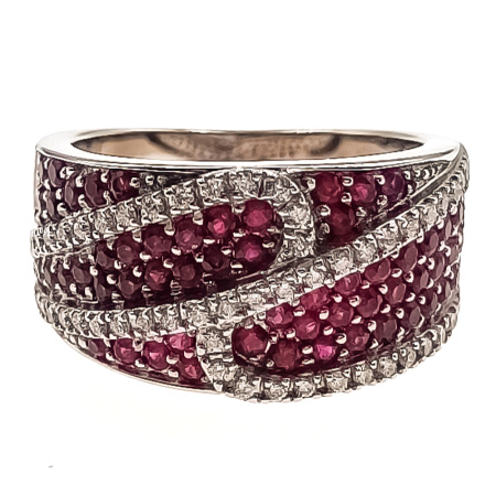 Кольцо из золота 750 пробы с бриллиантами и рубином с.