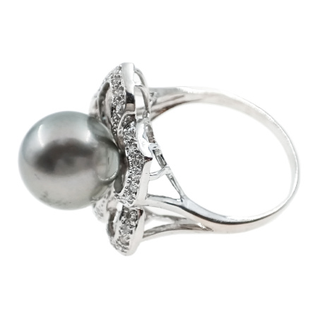 Кольцо из золота 585 пробы с бриллиантами и жемчугом с.