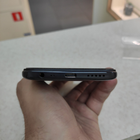 Мобильный телефон  Xiaomi Redmi 8 4/64 гб