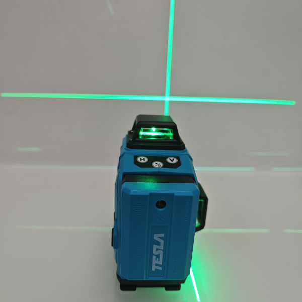 Лазерный уровень TESLA urx3g