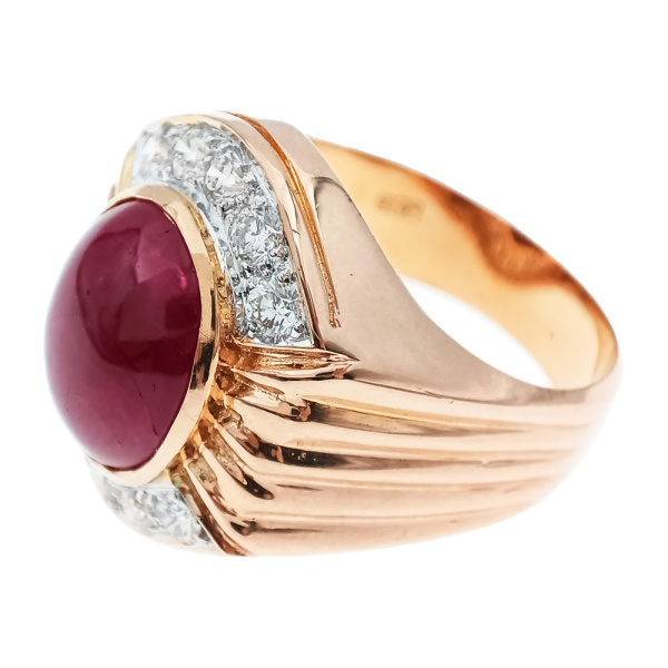 Кольцо из золота 750 пробы с бриллиантами и корундом