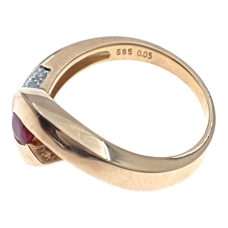 Кольцо из золота 585 пробы с бриллиантами и рубином с.