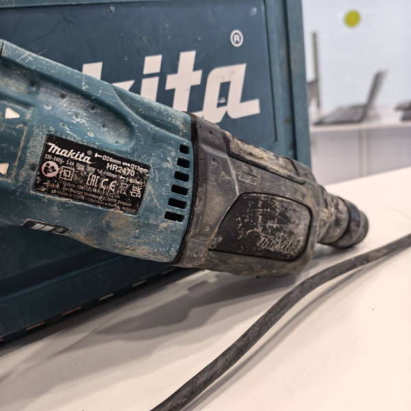 Перфоратор MAKITA HR2470 