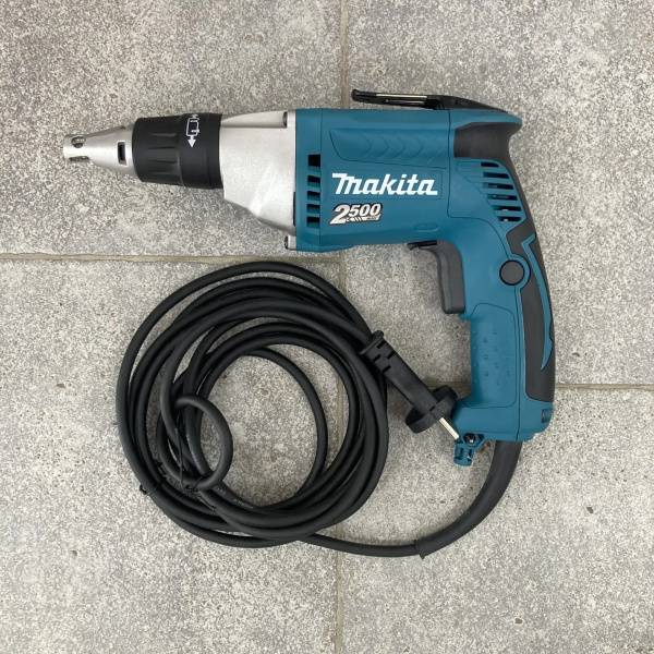 Шуруповерт MAKITA  fs2300
