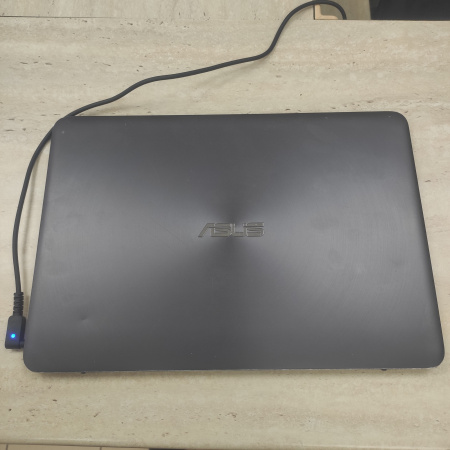 Ноутбук ASUS ZenBook UX305CA 13,3"/ Intel Core M 5Y10/ 4 гб/ SSD 128 гб