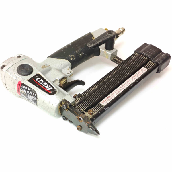 Шпилькозабивной пистолет RUSTY  pt650n