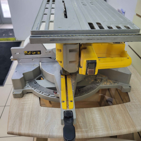 Торцовочная пила DEWALT D27111-qs 