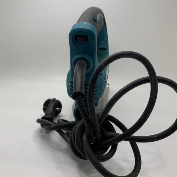 Лобзик MAKITA JV0600