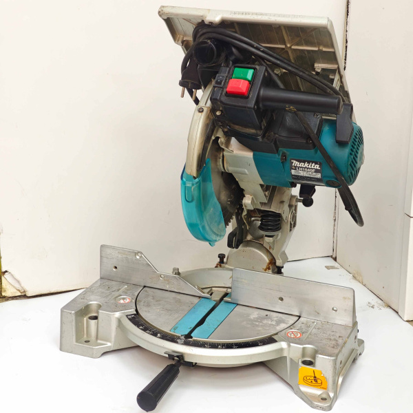 Торцовочная пила MAKITA  lh1040f