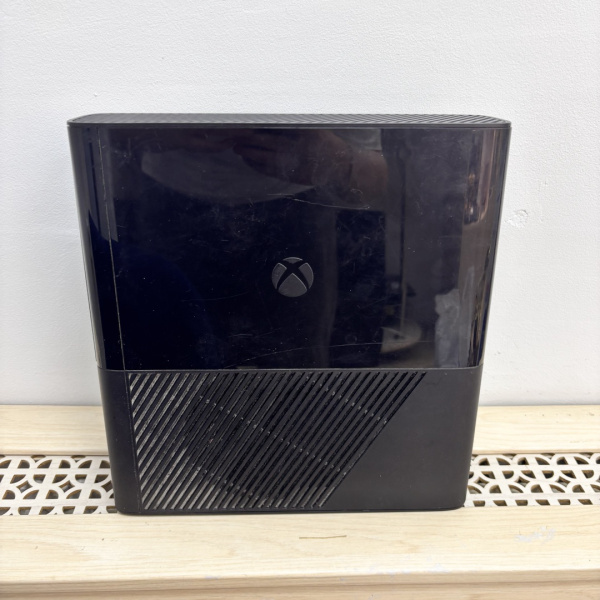 Игровая приставка XBOX 360