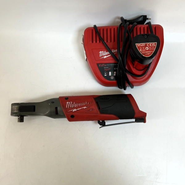 Аккумуляторная трещотка MILWAUKEE M12 FUEL FIR38-0 