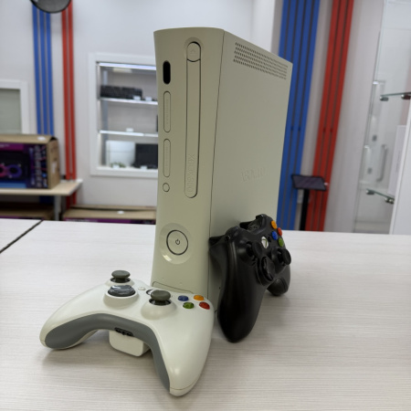 Игровая приставка XBOX 360