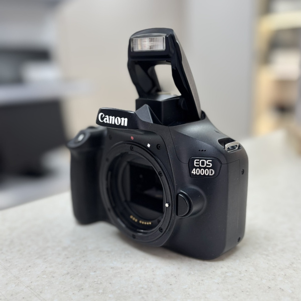 Фотоаппарат CANON  4000d