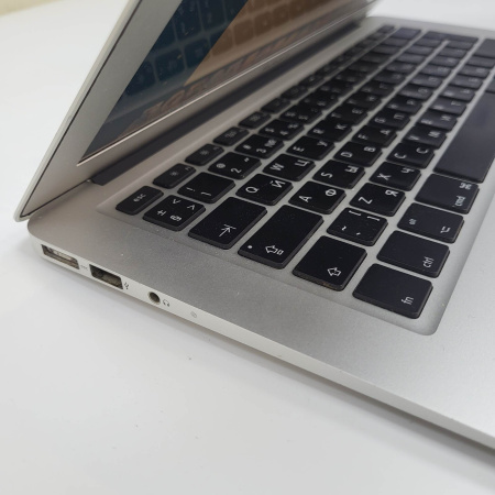 Ноутбук APPLE Macbook Air (2017) a1466 13,3"/ Intel Core i5 (1.8 ГГц; Turbo Boost 2.8 ГГц)/ 4 Гб/ 128 Гб/ Intel HD Graphics 4