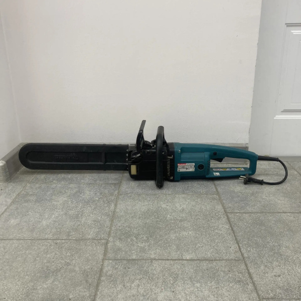 Электрическая пила MAKITA  uc4003a