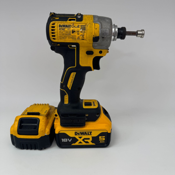 Винтоверт DEWALT  dcf 887
