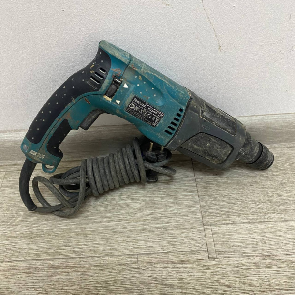 Перфоратор MAKITA HR2470