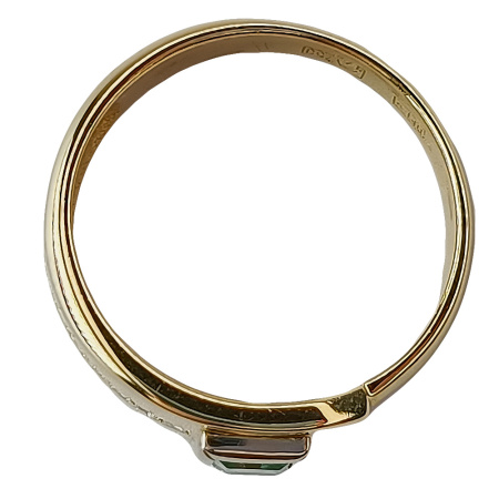 Кольцо из золота 750 пробы с бриллиантами и изумрудом