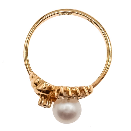 Кольцо из золота 750 пробы с бриллиантами, жемчугом