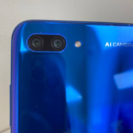 Мобильный телефон Honor 10 4/64 гб