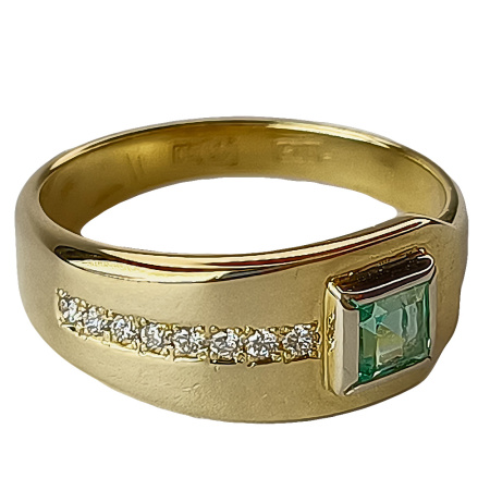 Кольцо из золота 750 пробы с бриллиантами и изумрудом