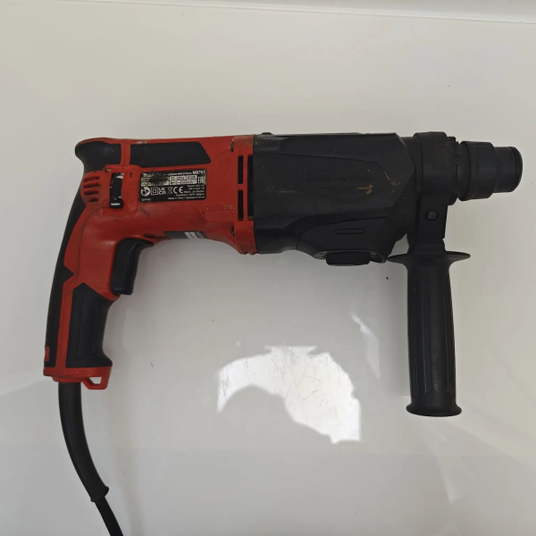 Перфоратор MAKITA M8701