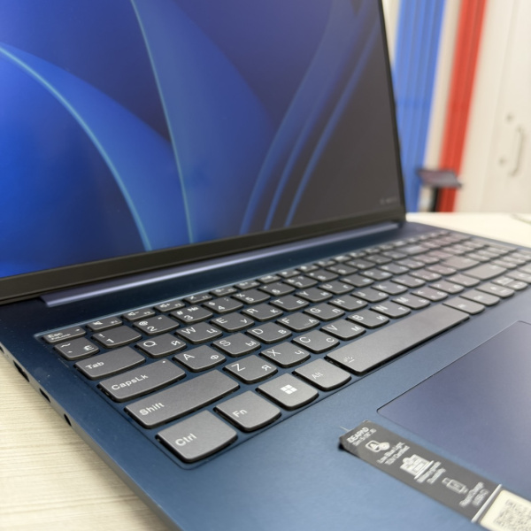 Ноутбук LENOVO IdeaPad Slim 5 16IRL8 16,0"/ Intel Core i7-1355U/ 16 Гб/ 512 Гб/
