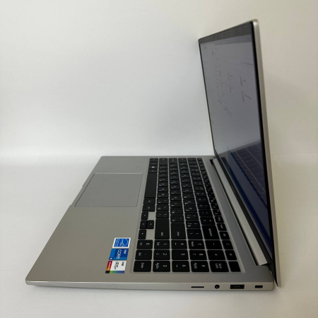 Ноутбук SAMSUNG  np750xda 15,6"/ INTEL CORE I5-1135G7 2,42GHz/ 8 Гб/ 256 Гб/ INTEL IRIS HD GRAPHICS