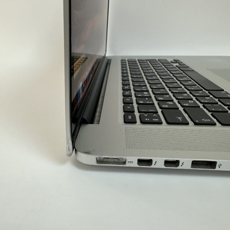 Ноутбук Apple MacBook Pro 15 Retina A1398 15,4"/ Intel Core I7/ 8 Гб/SSD 256 Гб