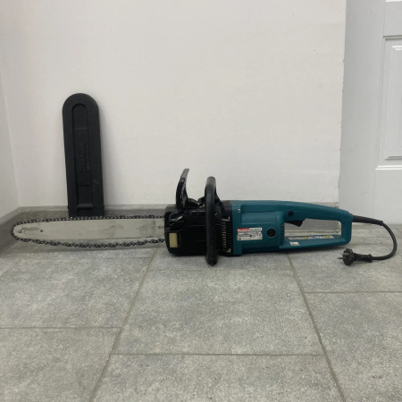 Электрическая пила MAKITA  uc4003a