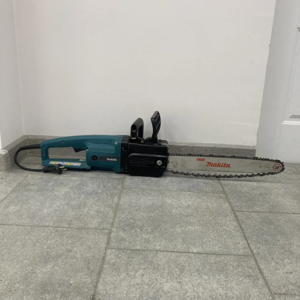 Электрическая пила MAKITA  uc4003a