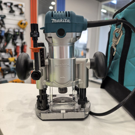 Фрезер MAKITA  rt0700c