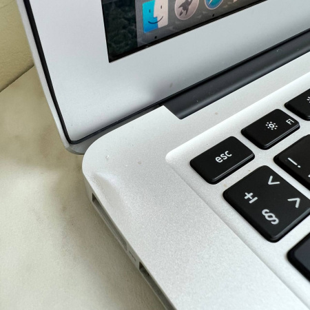 Ноутбук Apple MacBook Air 13 Early 2015  Intel Core i5/ 8 Гб/ SSD128 Гб