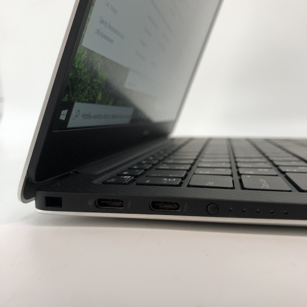 Ноутбук DELL  P82G 13,3"/ Intel Core i7-10510U/ 16 Гб/ 240 Гб/