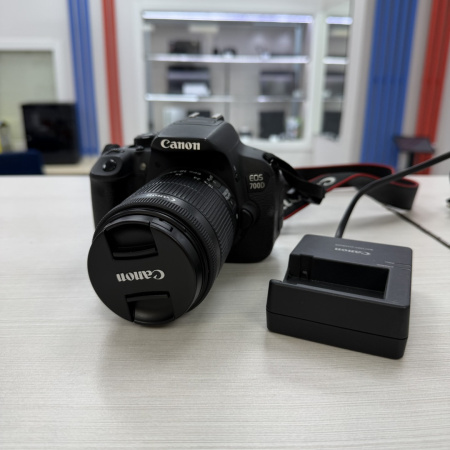 Canon EOS 700D